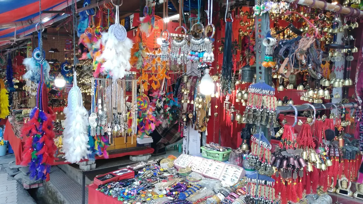 A market stall with Tibetan goods in McLeod Ganj